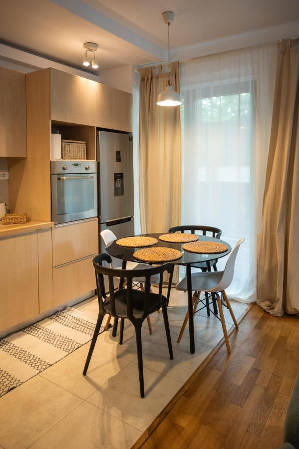 Green Corner Apartment Bukarest Eksteriør billede